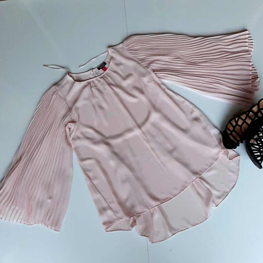 VINCE CAMUTO FLOWY SOFT PINK BLOUSE